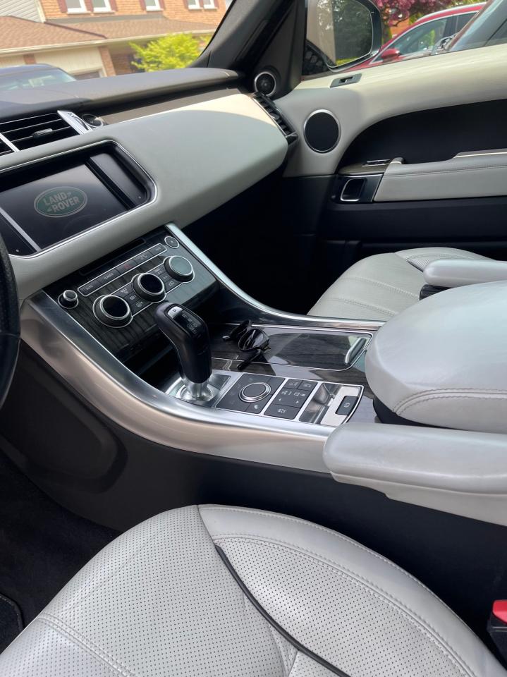 2016 Land Rover Range Rover SPORT HSE Photo