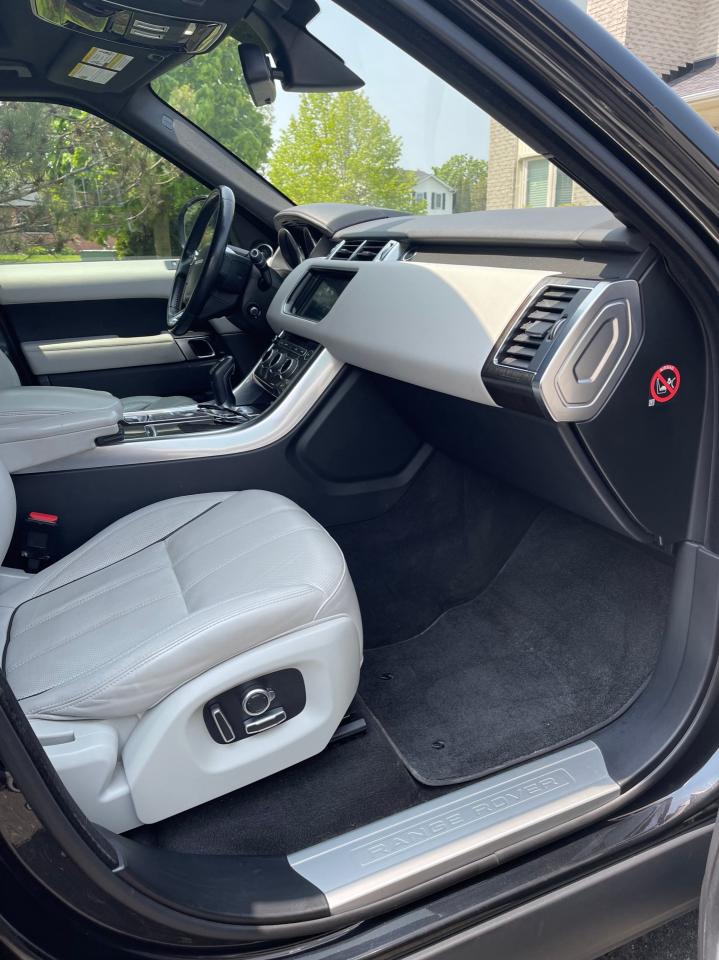 2016 Land Rover Range Rover SPORT HSE Photo