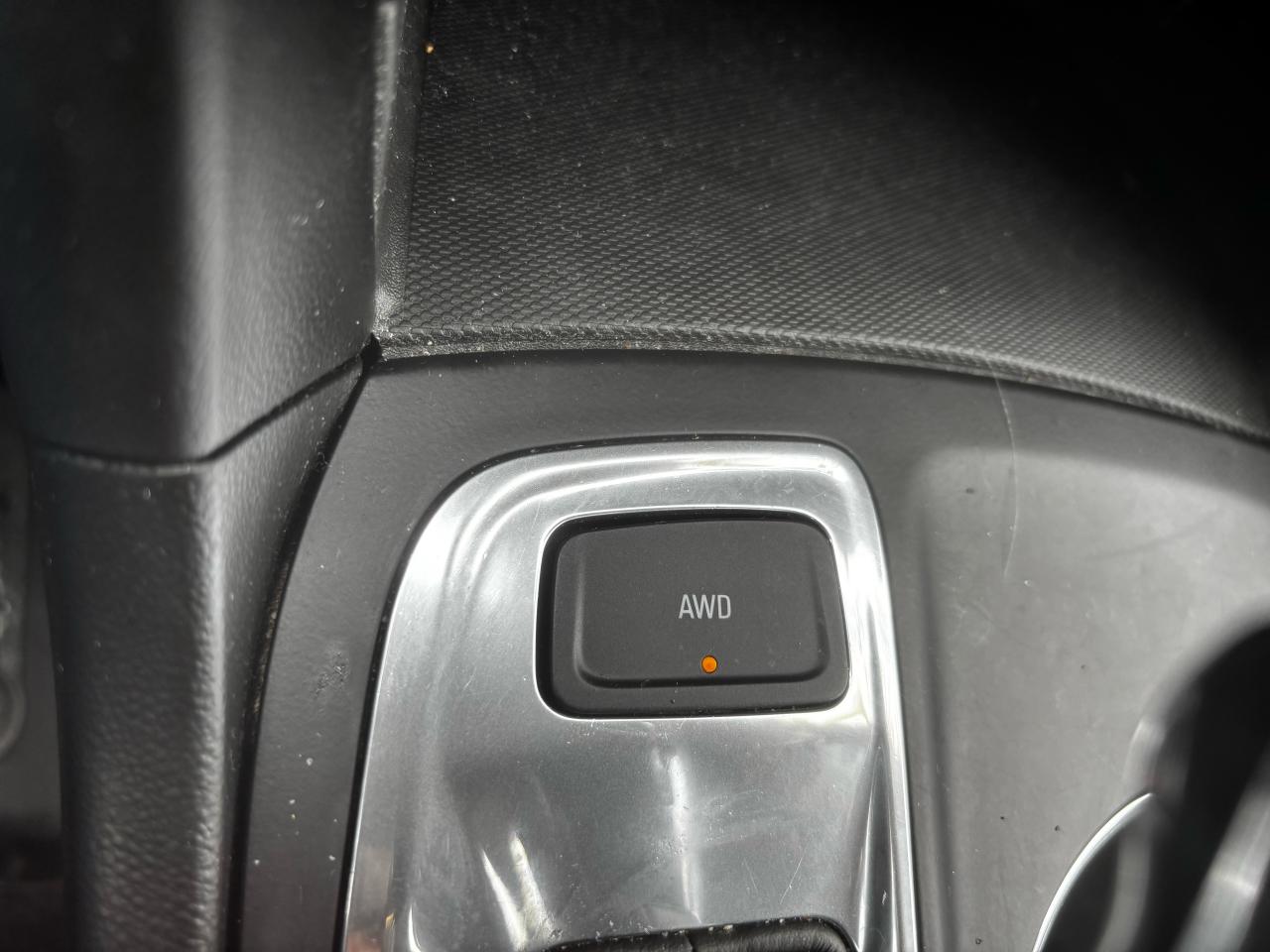 2020 Chevrolet Equinox LT, All Wheel Drive, Lane Deparure Alert, Alloys Photo