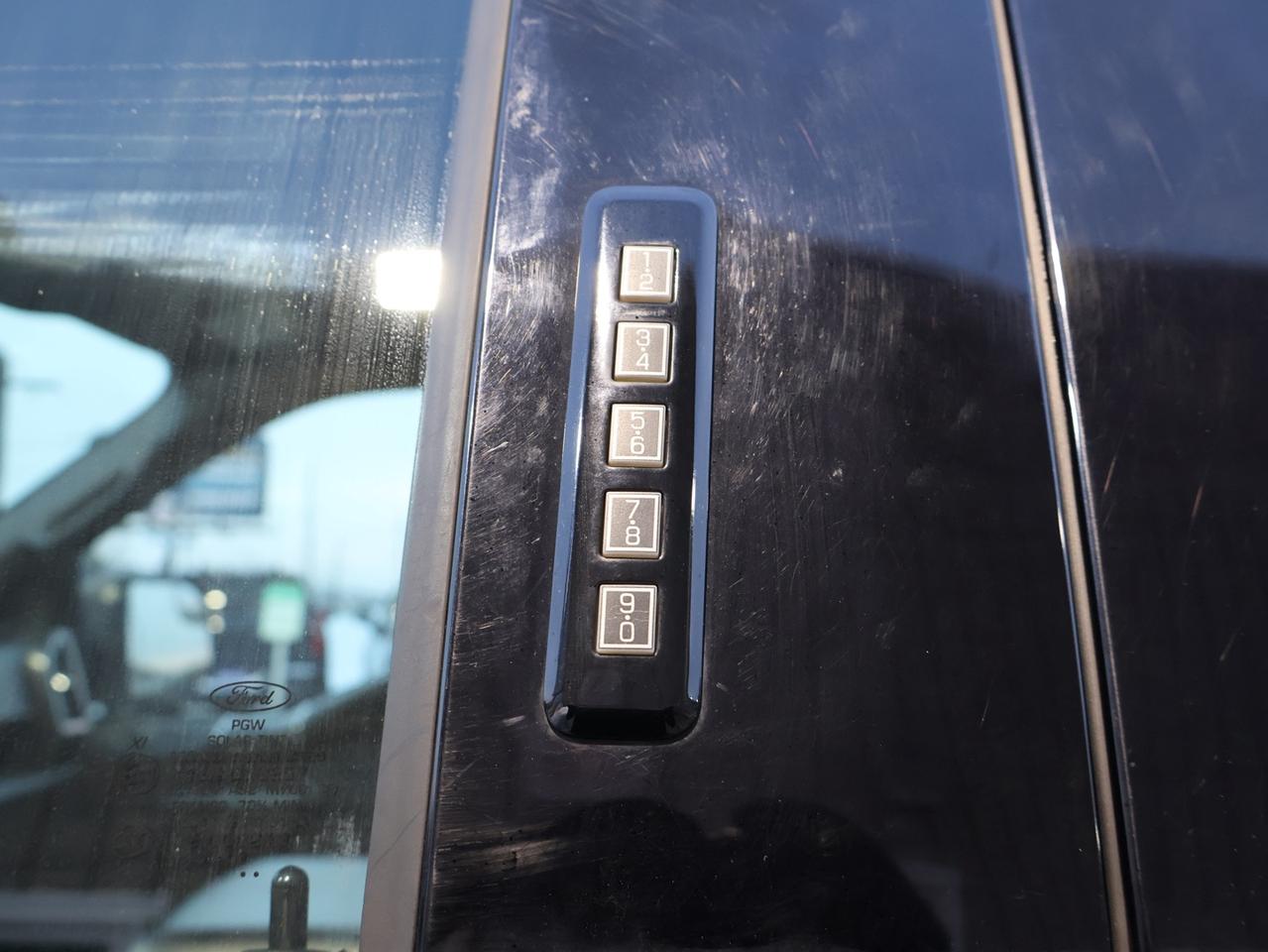 2018 Ford F-150 V8 SPORT 4WD CERTIFIED *ACCIDENT FREE*FORD MAINTAIN* CAMERA NAV BLUETOOTH HEATED SEATS CRUISE ALLOYS Photo