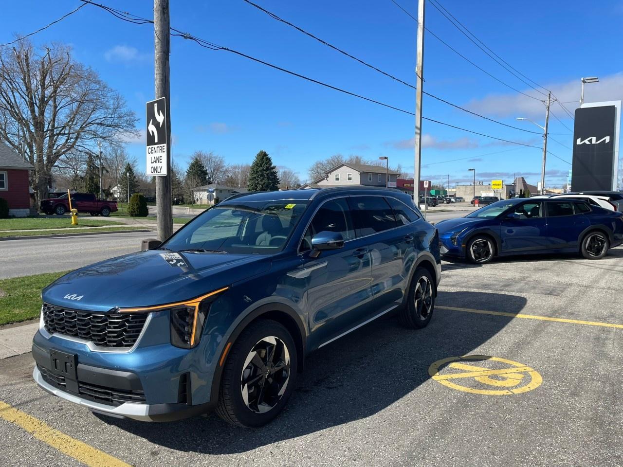 2026 Kia Sorento Plug-In Hybrid EX AWD Photo2