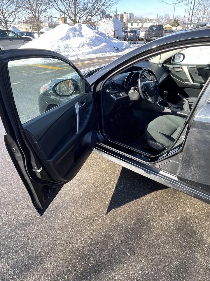 2013 Mazda MAZDA3 GS-SKY   161,000 KMS      6 SPEED MANUAL Photo