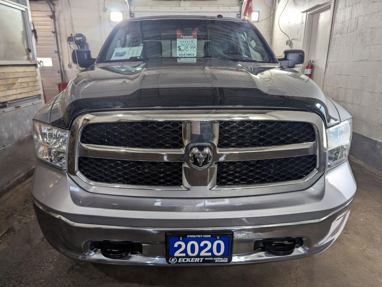 2020 RAM 1500 Classic SLT WITH SLIDING REAR WINDOW!! Photo2