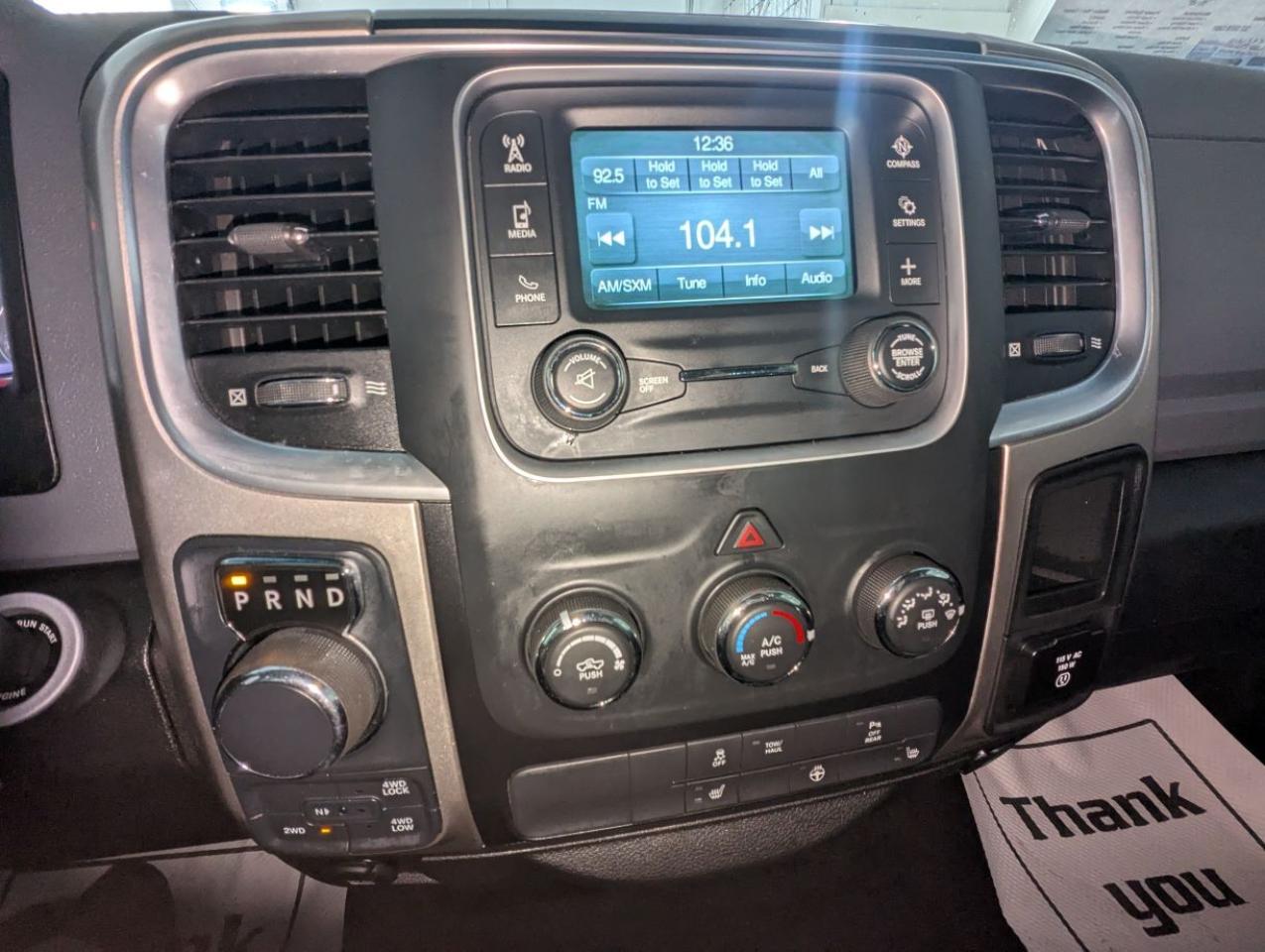 2020 RAM 1500 Classic SLT WITH SLIDING REAR WINDOW!! Photo