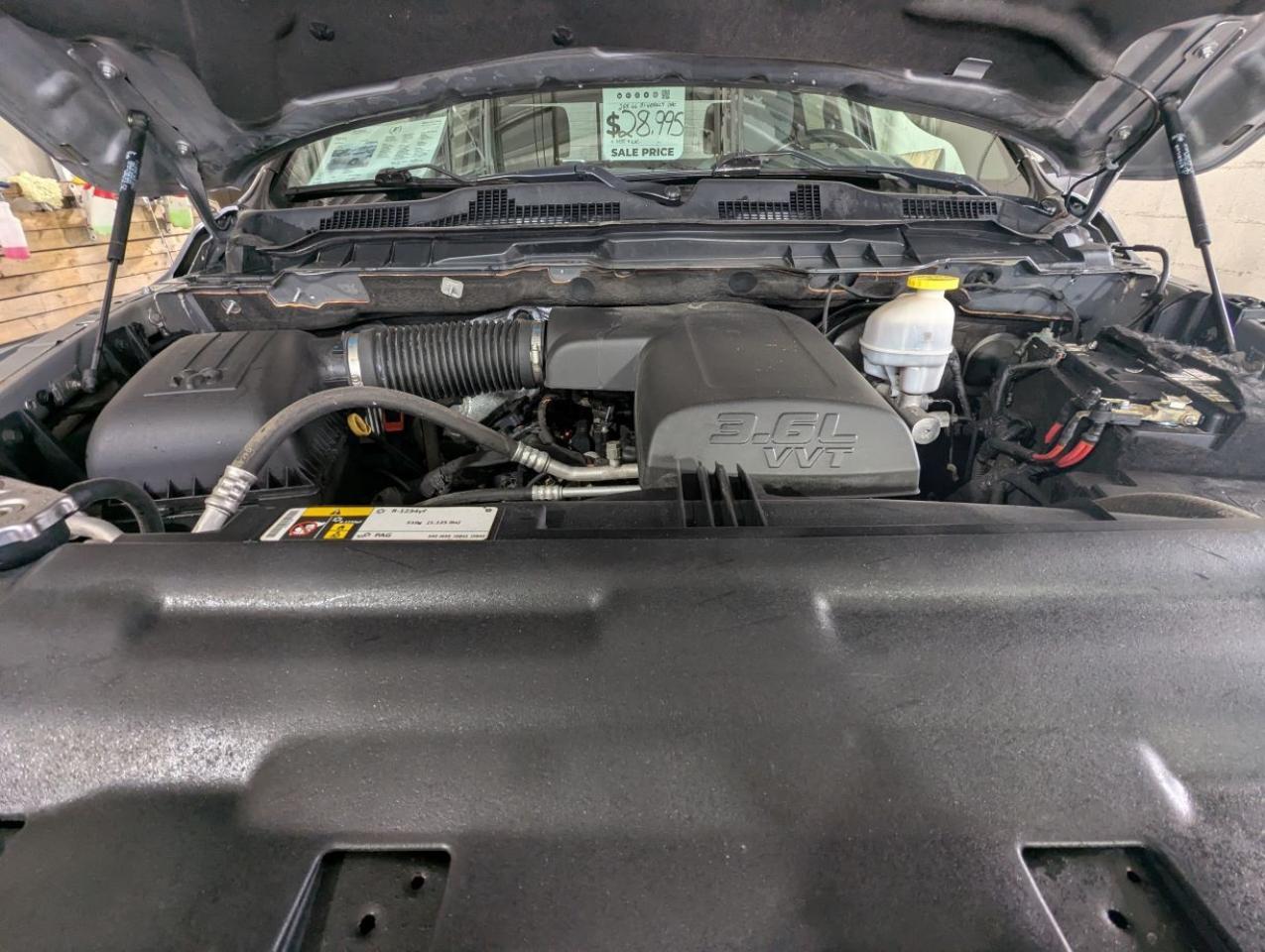 2020 RAM 1500 Classic SLT WITH SLIDING REAR WINDOW!! Photo