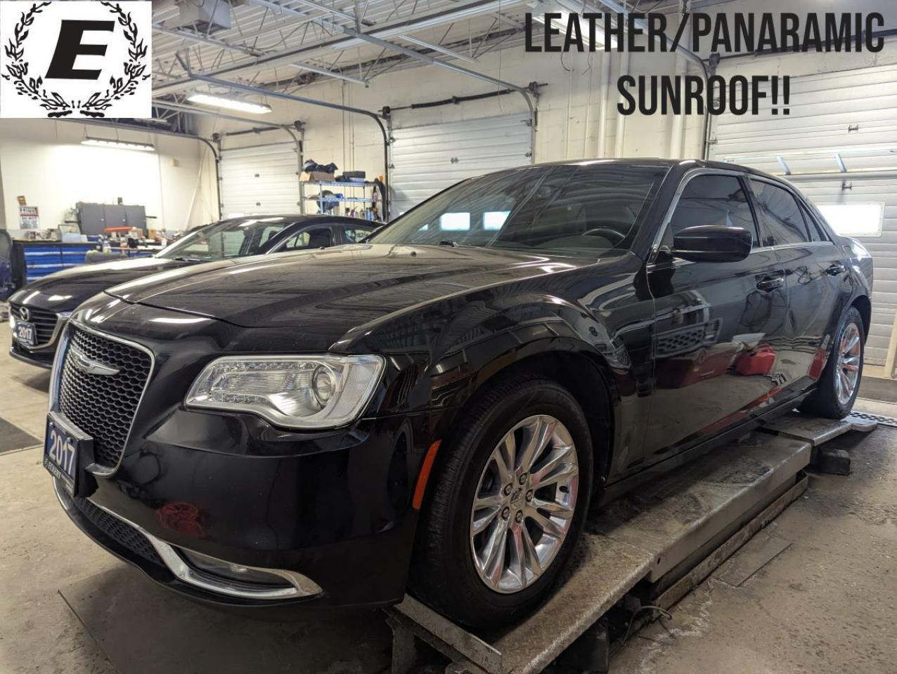 2017 Chrysler 300 Touring WITH LEATHER/PANARAMIC SUNROOF!! Photo