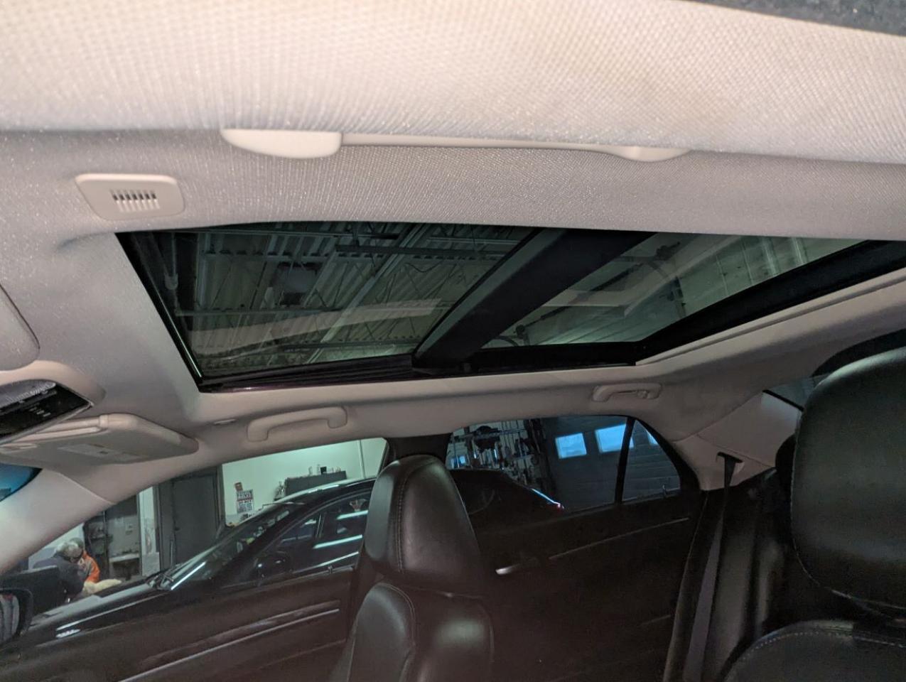 2017 Chrysler 300 Touring WITH LEATHER/PANARAMIC SUNROOF!! Photo