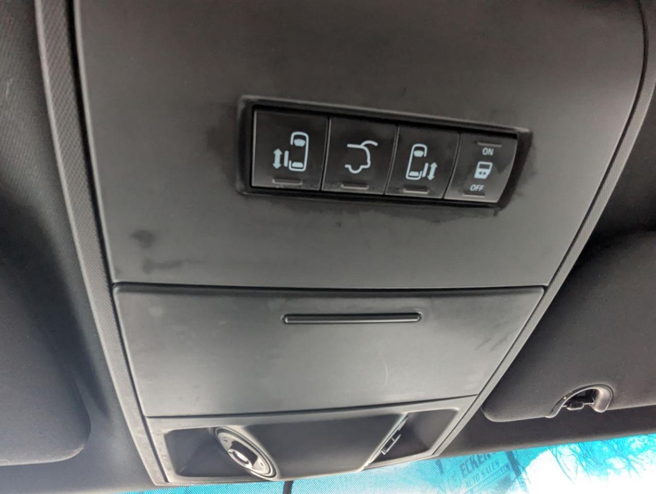 2017 Dodge Grand Caravan GT WITH POWER SLIDING DOORS & LIFTGATE!! Photo