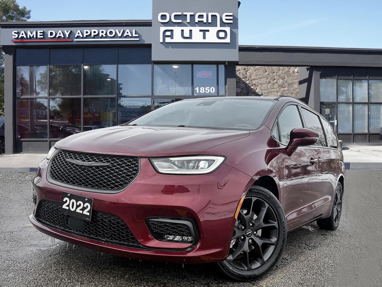 2022 Chrysler Pacifica Touring-L - Photo #1