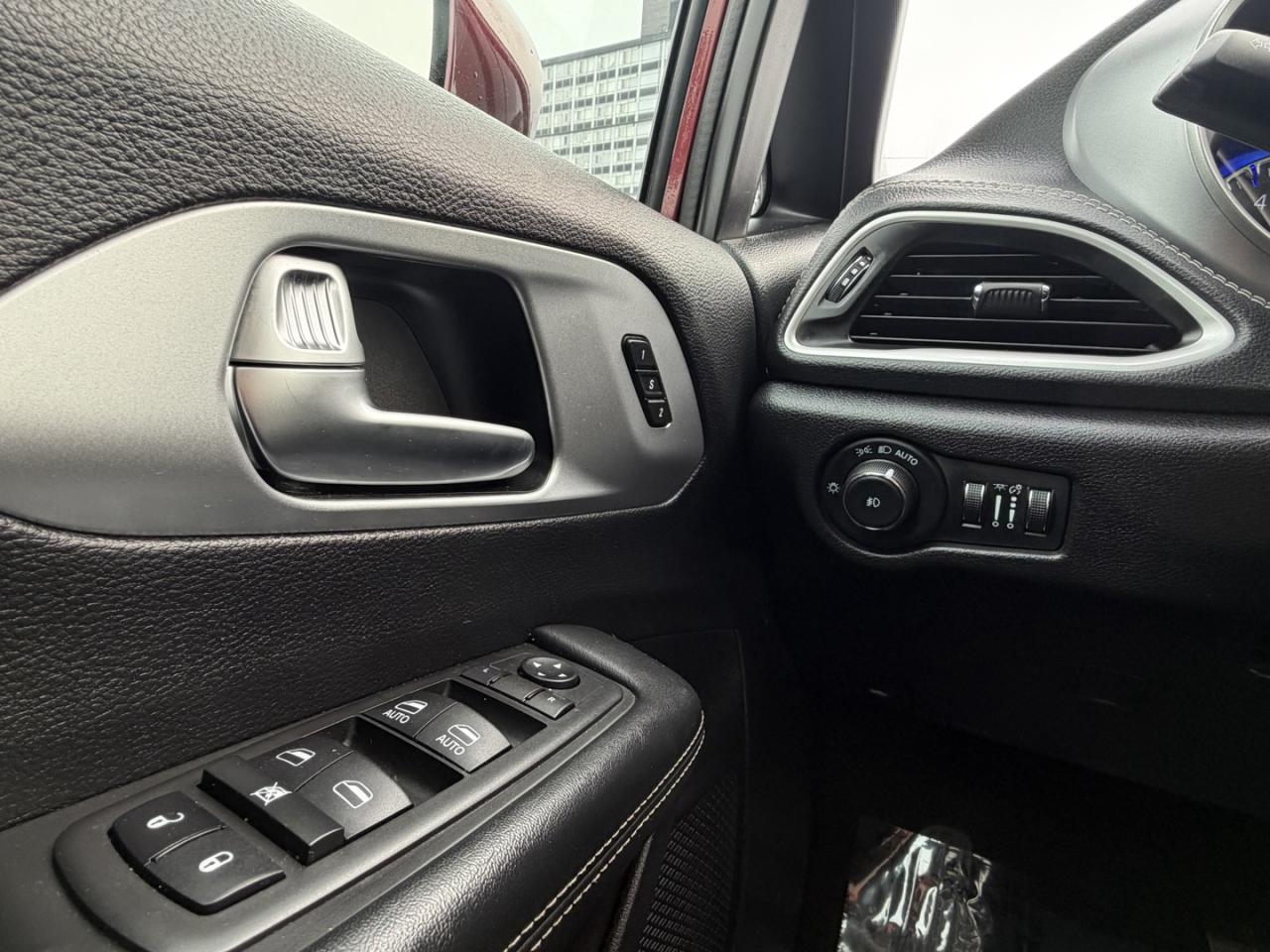 2022 Chrysler Pacifica Touring-L Photo