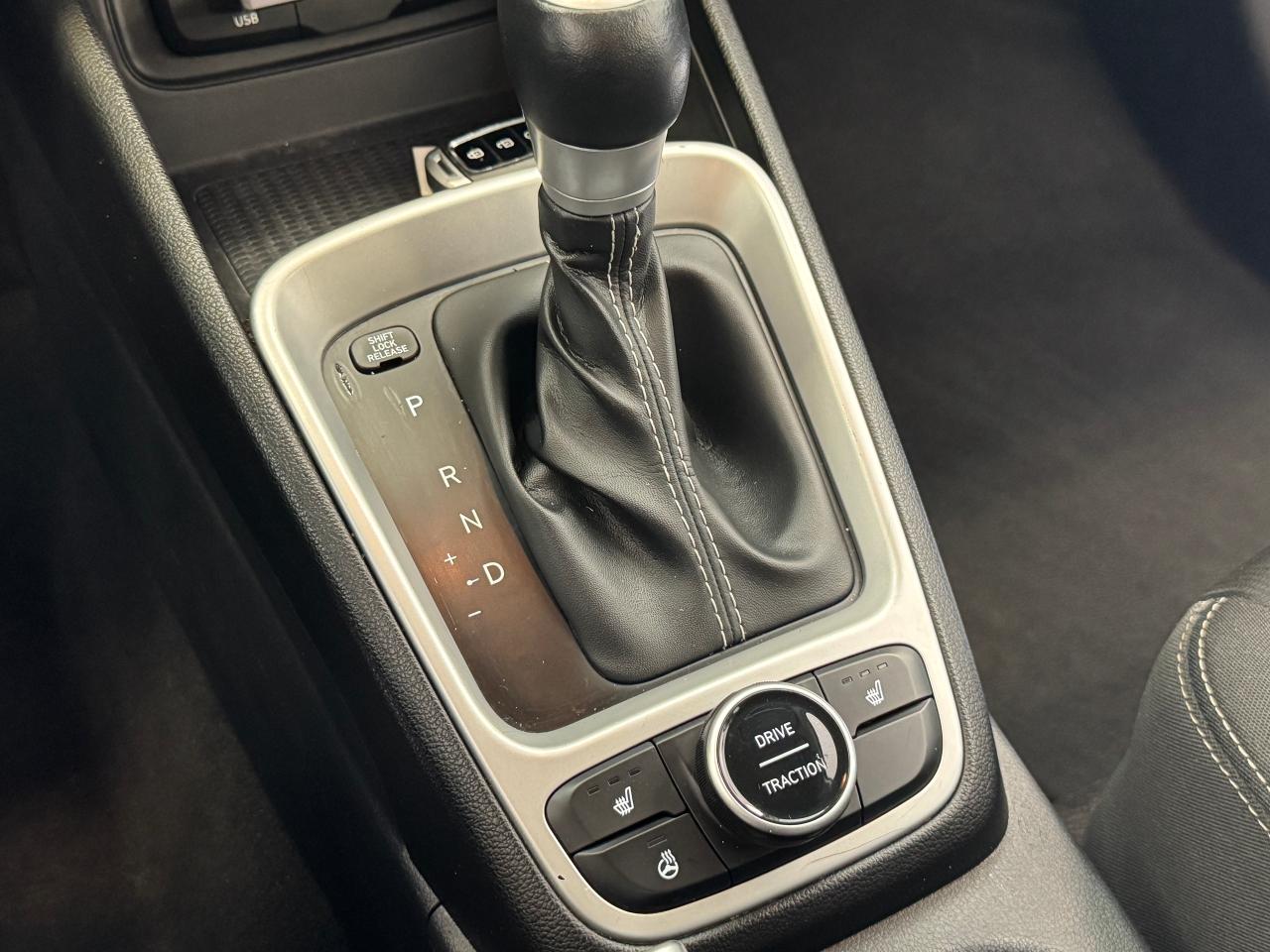 2023 Hyundai Venue Preferred+Blind Spot+CLEAN CARFAX Photo