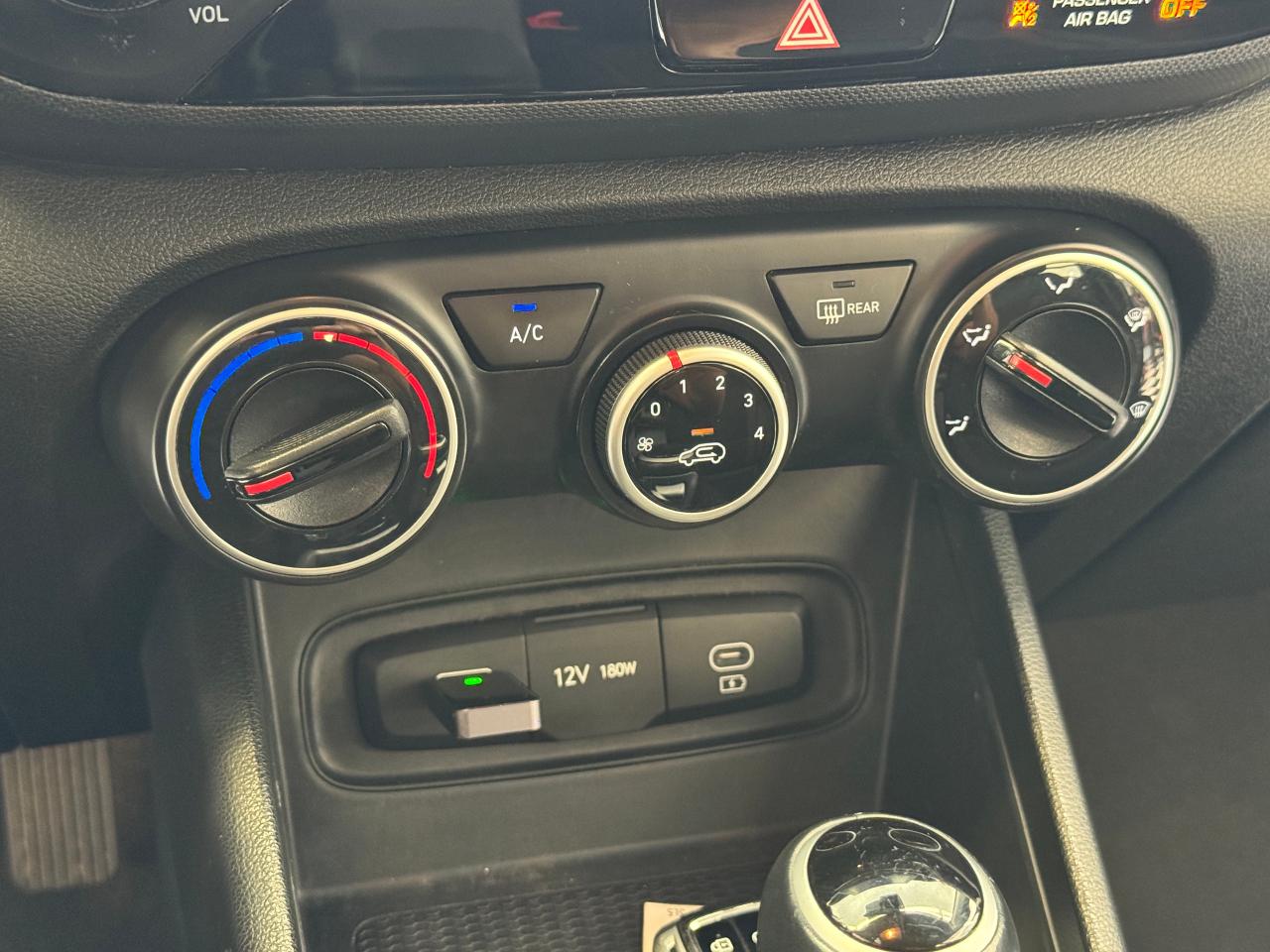 2023 Hyundai Venue Preferred+Blind Spot+CLEAN CARFAX Photo