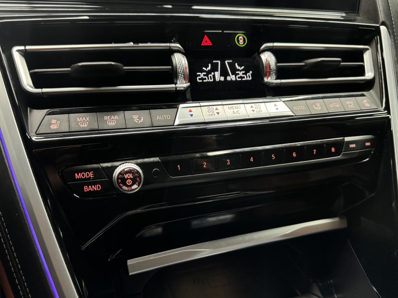 2019 BMW M850i COUPE|CARBON ROOF|NAV|360CAM|BSM|FCW|LKA|AMBIENT| Photo