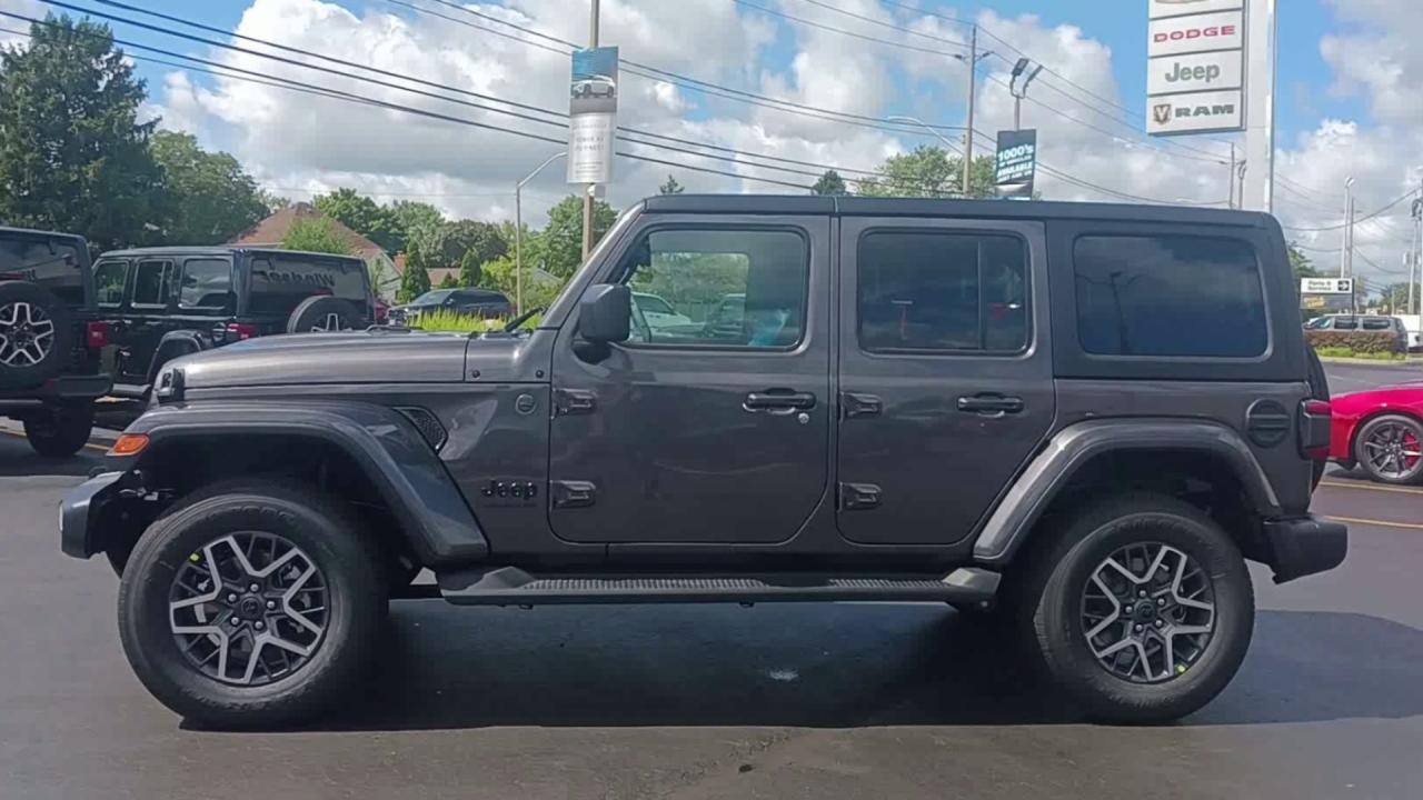2025 Jeep Wrangler Sahara 4 Door 4x4 Photo4