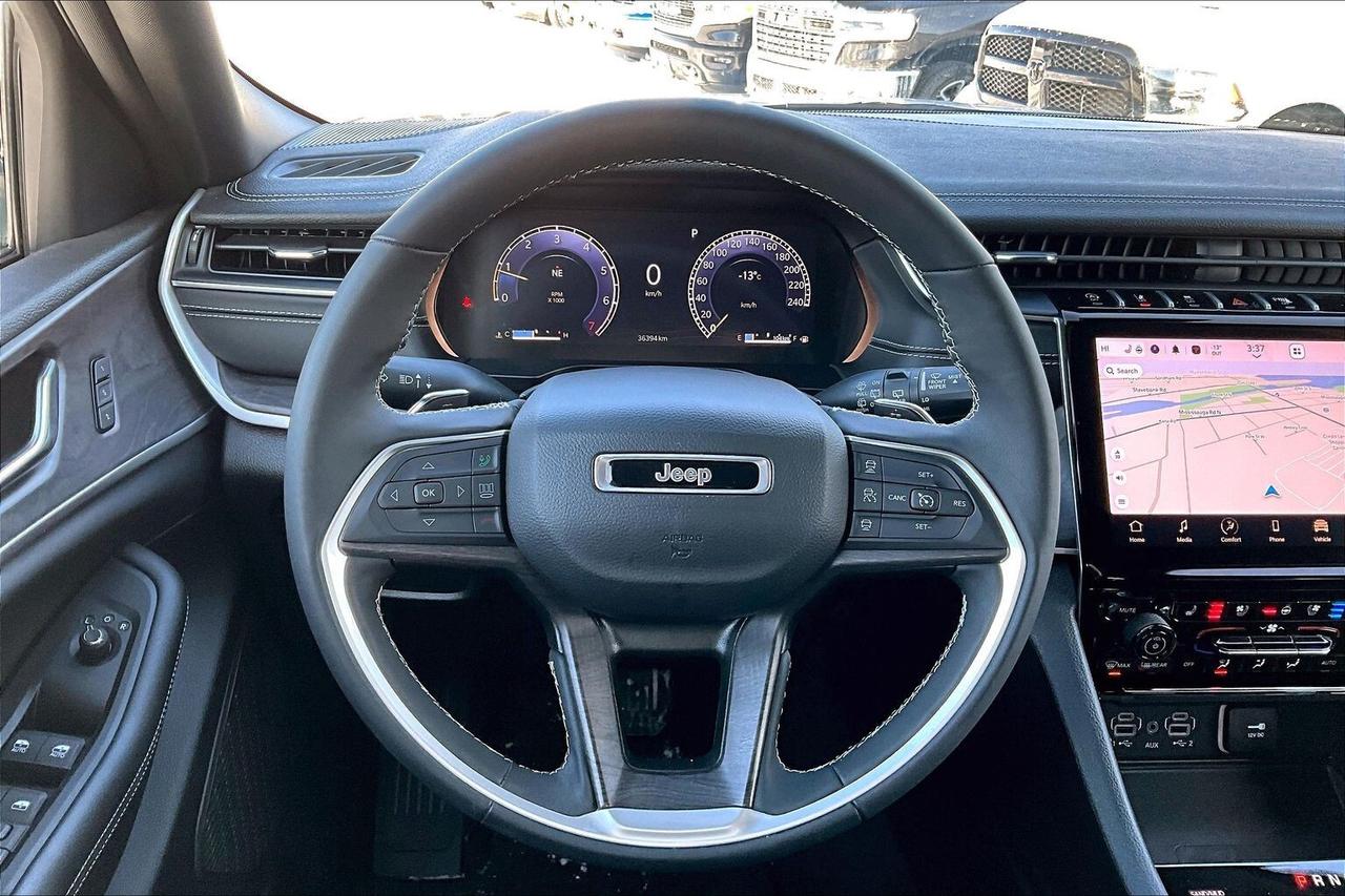 2024 Jeep Grand Cherokee Limited |BlackAppearance |LuxTech |Panoroof |4X4 Photo