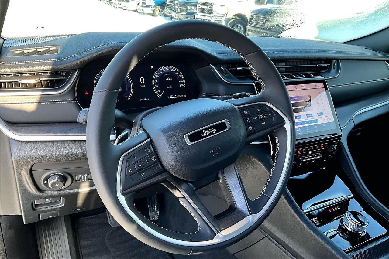 2024 Jeep Grand Cherokee Limited |BlackAppearance |LuxTech |Panoroof |4X4 Photo