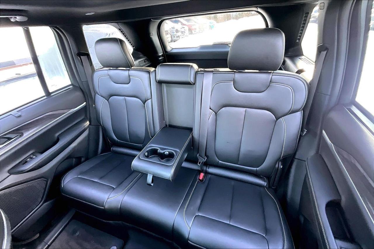 2024 Jeep Grand Cherokee Limited |BlackAppearance |LuxTech |Panoroof |4X4 Photo