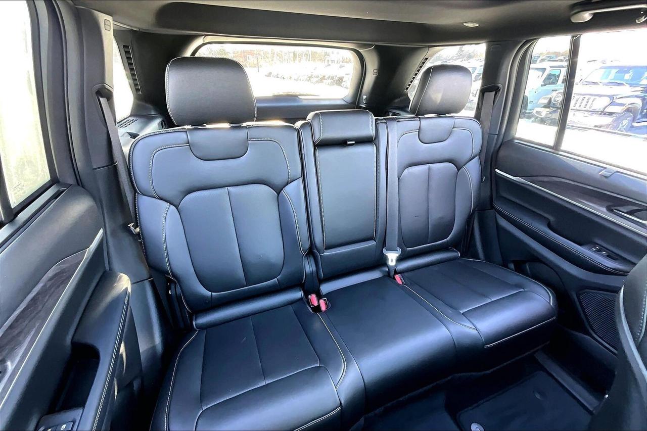 2024 Jeep Grand Cherokee Limited |BlackAppearance |LuxTech |Panoroof |4X4 Photo