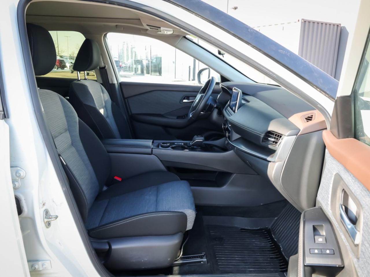 2023 Nissan Rogue SV  - $189 B/W Photo