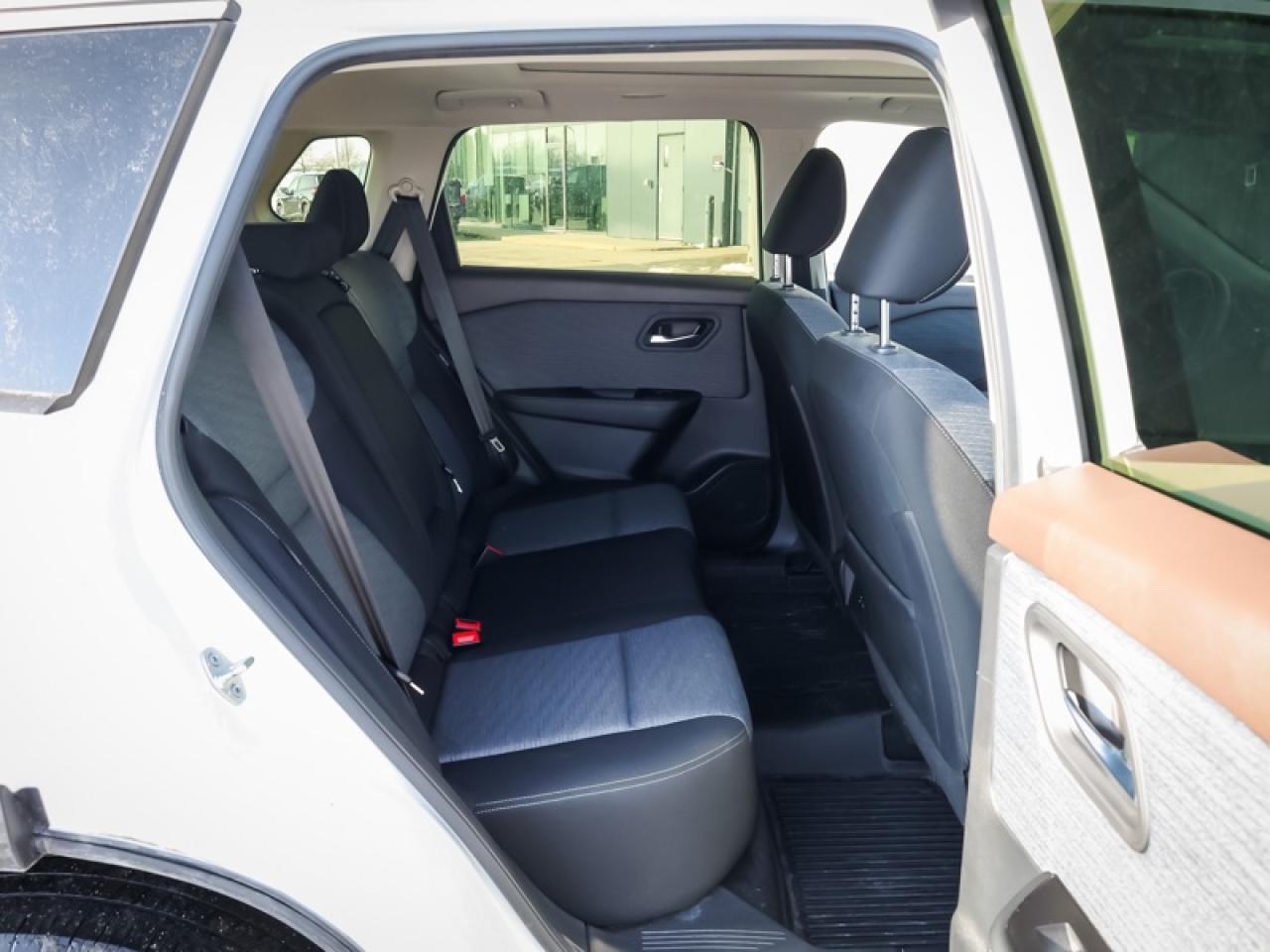 2023 Nissan Rogue SV  - $189 B/W Photo