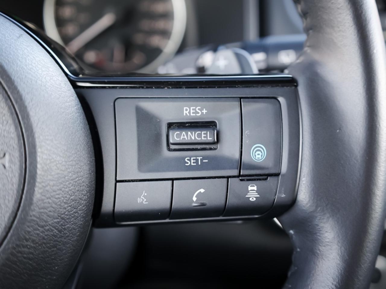 2023 Nissan Rogue SV  - $189 B/W Photo