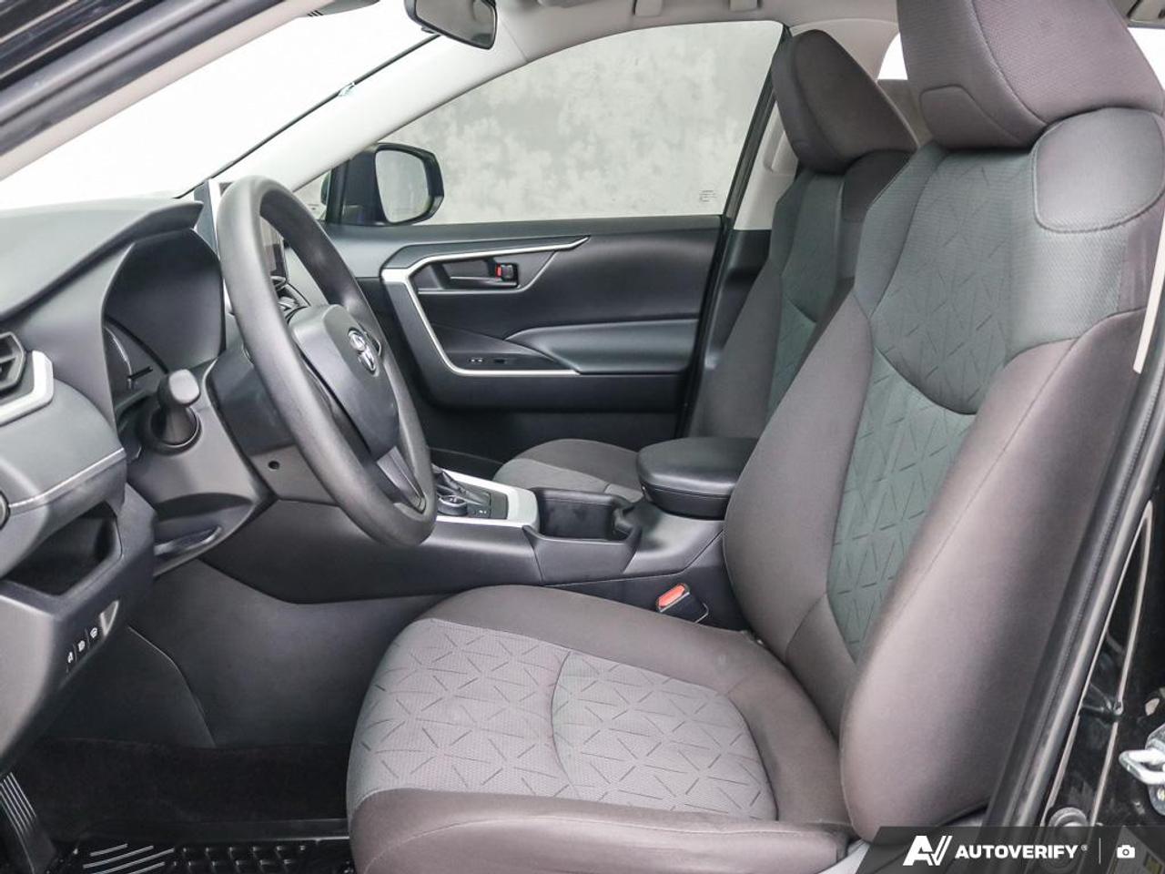 2024 Toyota RAV4 Hybrid LE Photo