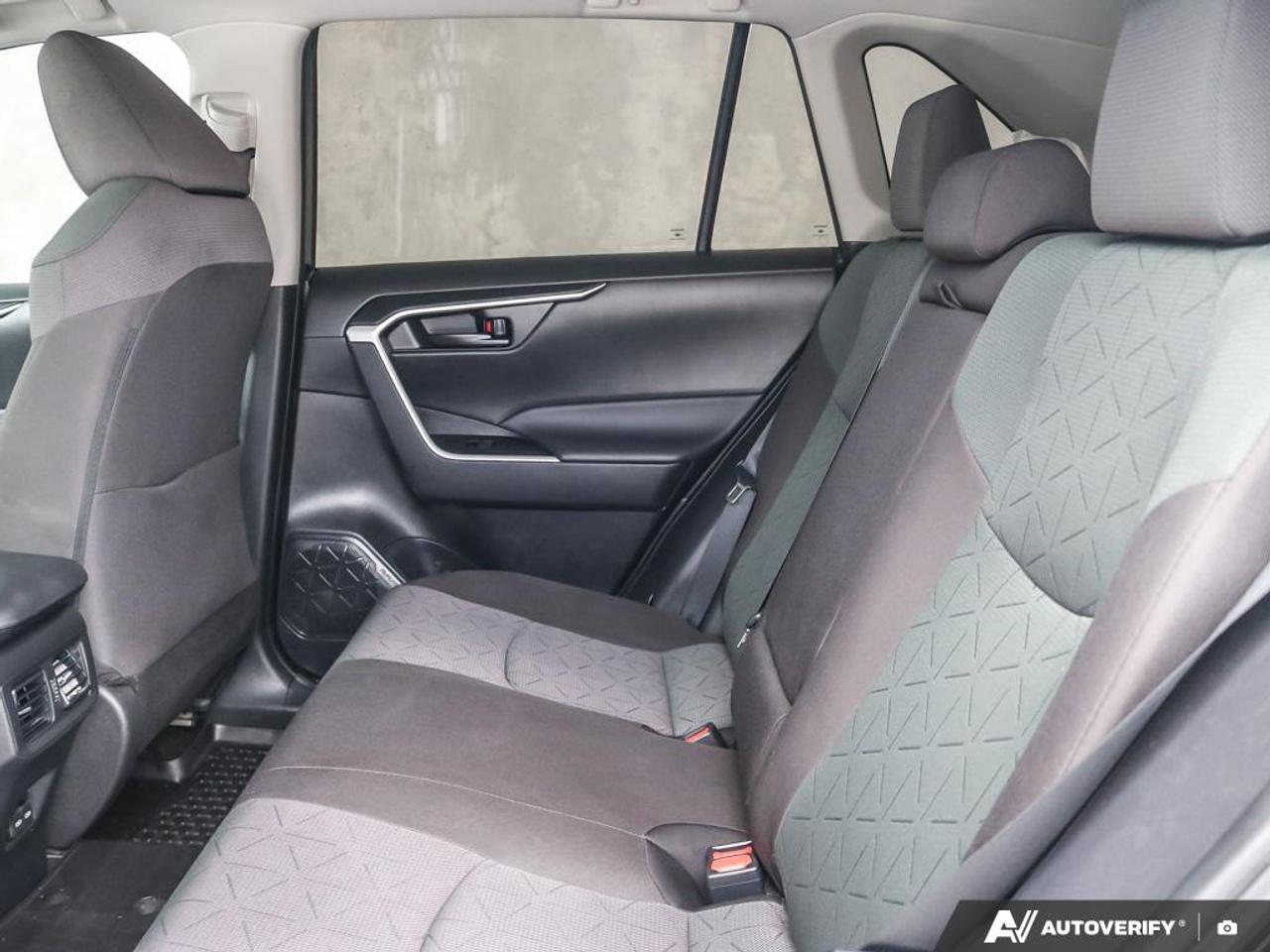 2024 Toyota RAV4 Hybrid LE Photo