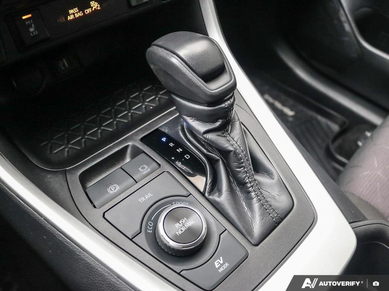 2024 Toyota RAV4 Hybrid LE Photo