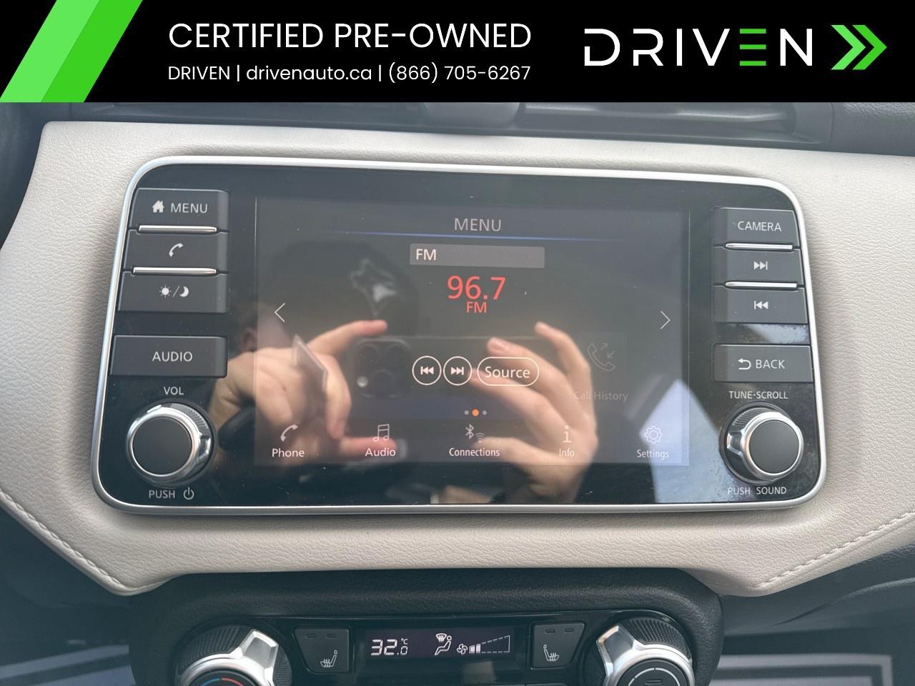 2022 Nissan Versa SV CVT Photo