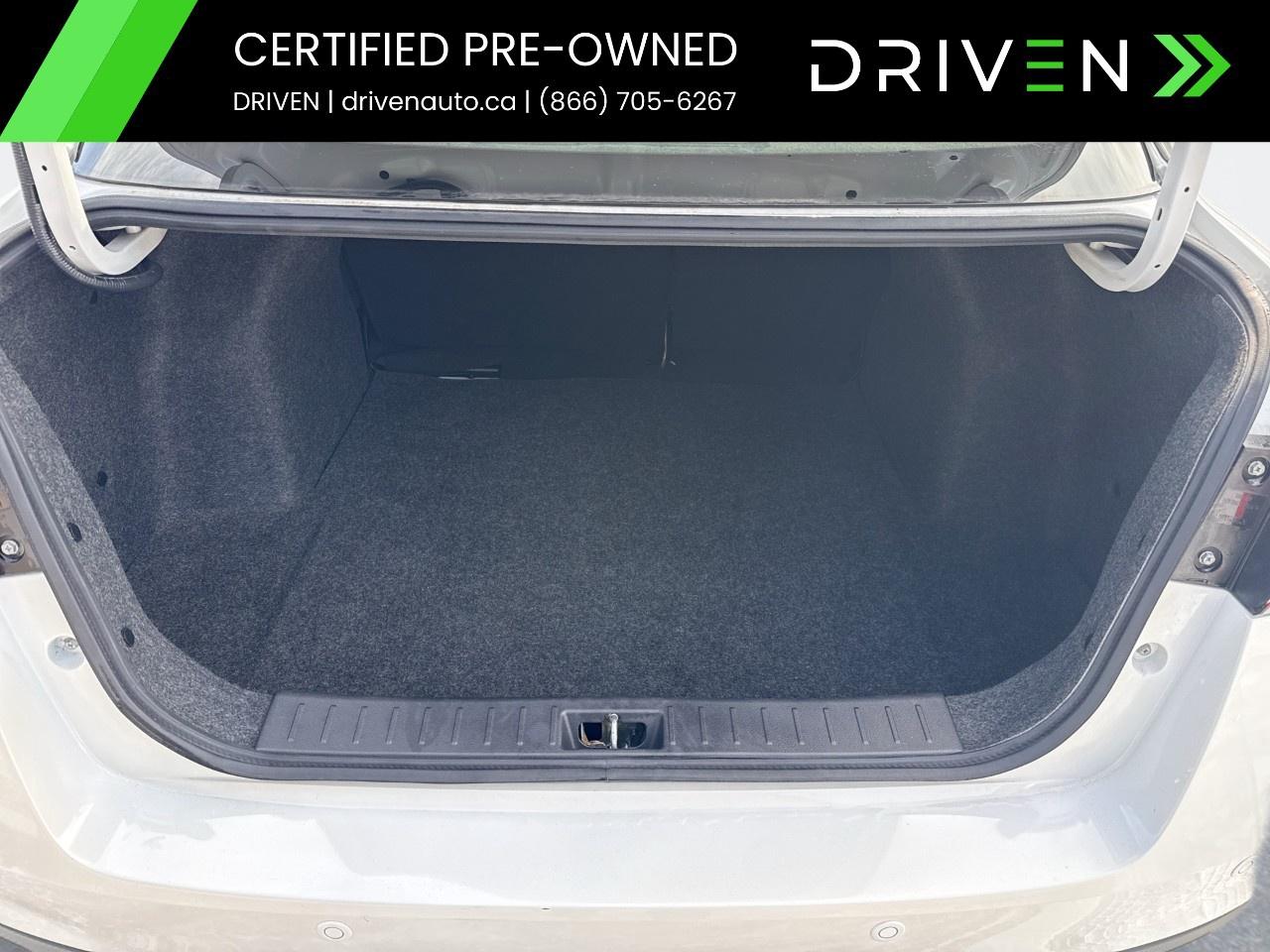 2022 Nissan Versa SV CVT Photo