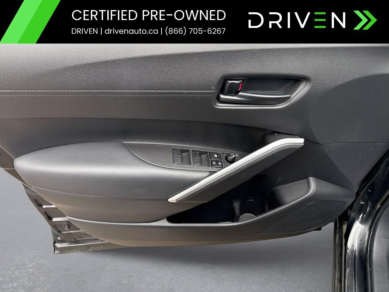 2022 Toyota Corolla Cross LE AWD Photo