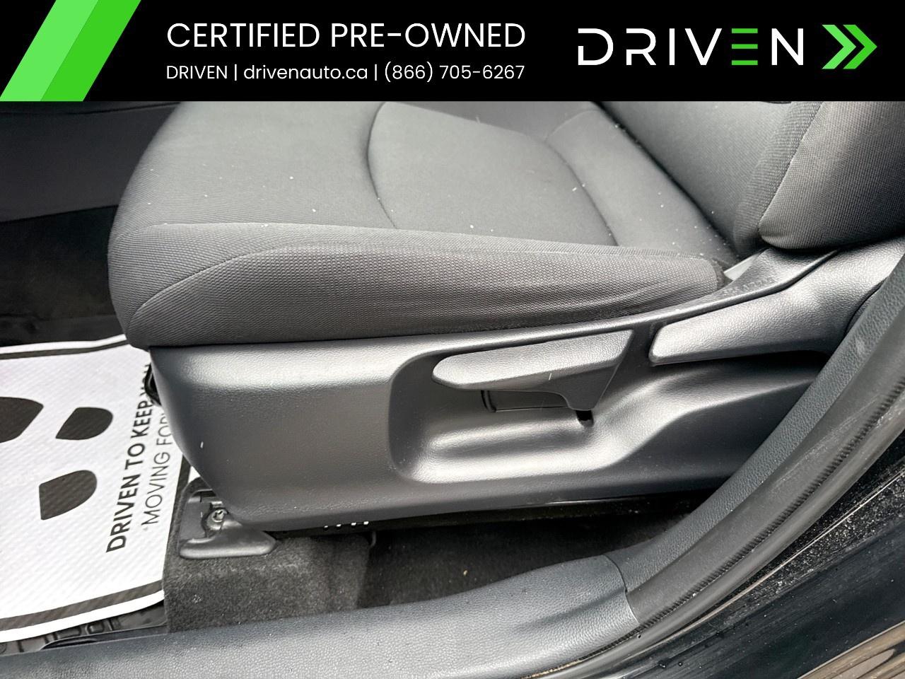 2022 Toyota Corolla Cross LE AWD Photo