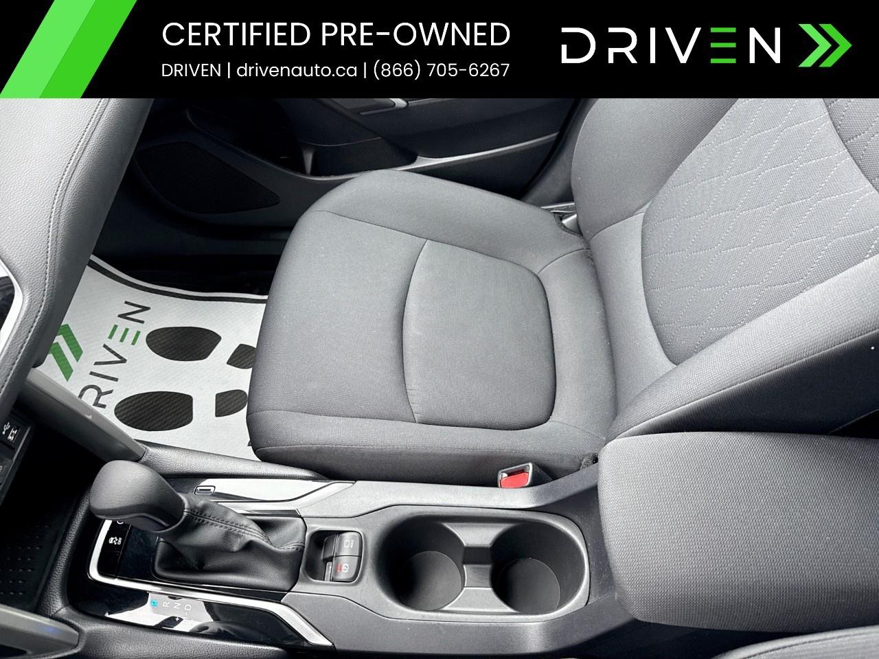 2022 Toyota Corolla Cross LE AWD Photo