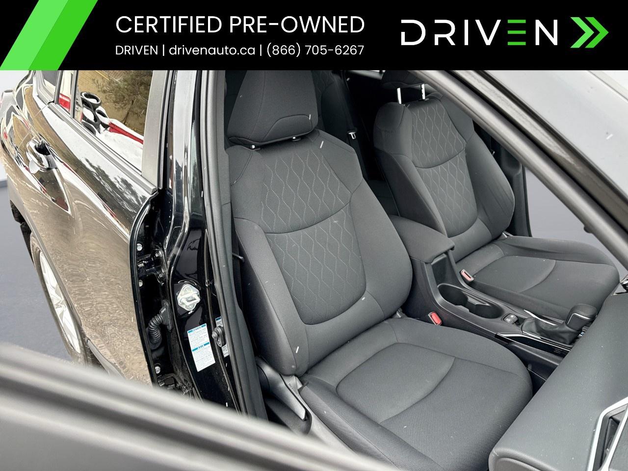 2022 Toyota Corolla Cross LE AWD Photo