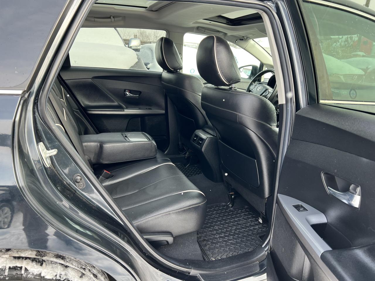 2013 Toyota Venza V6 AWD PREMIUM PACKAGE Photo