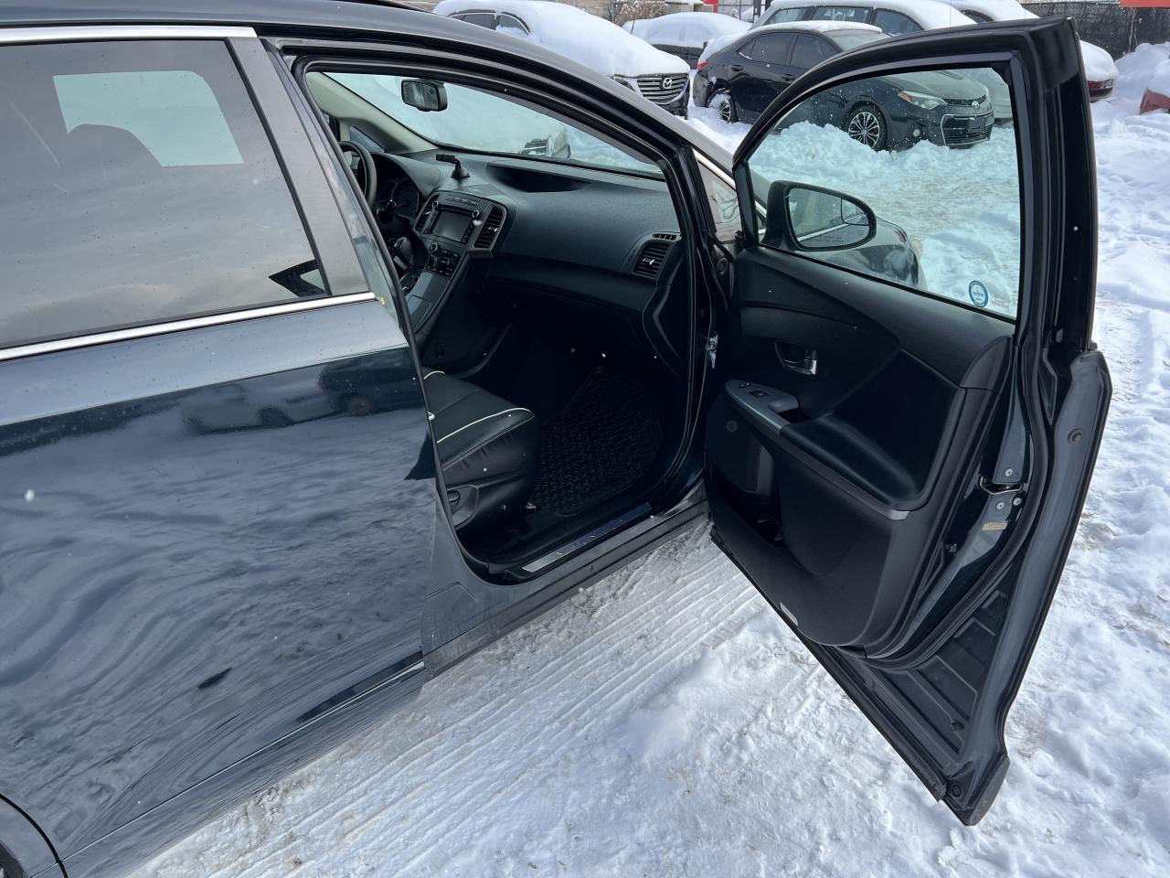 2013 Toyota Venza V6 AWD PREMIUM PACKAGE Photo