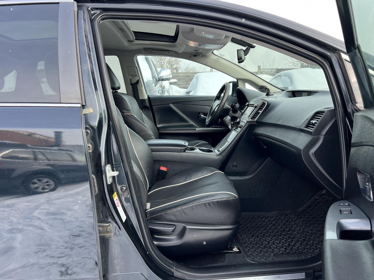 2013 Toyota Venza V6 AWD PREMIUM PACKAGE Photo