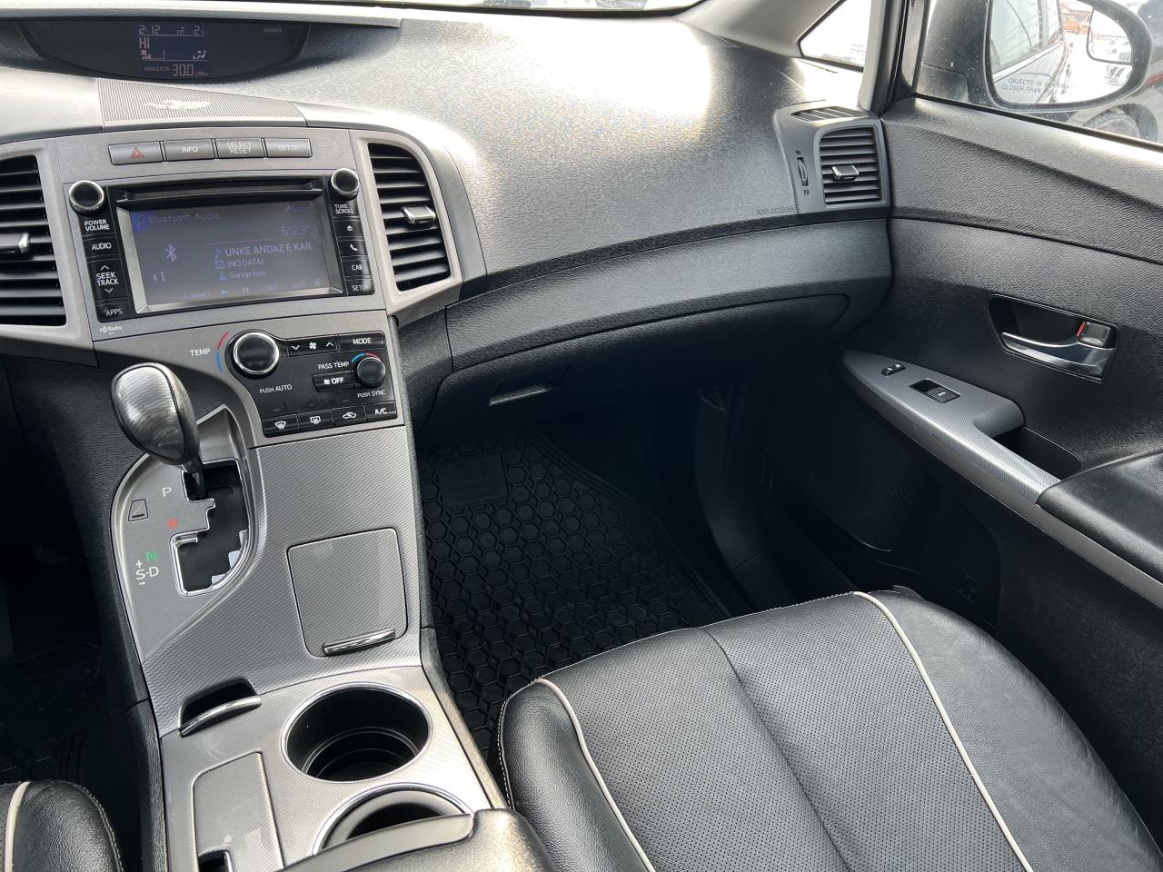 2013 Toyota Venza V6 AWD PREMIUM PACKAGE Photo