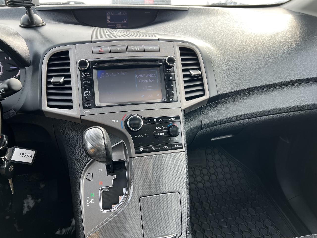 2013 Toyota Venza V6 AWD PREMIUM PACKAGE Photo