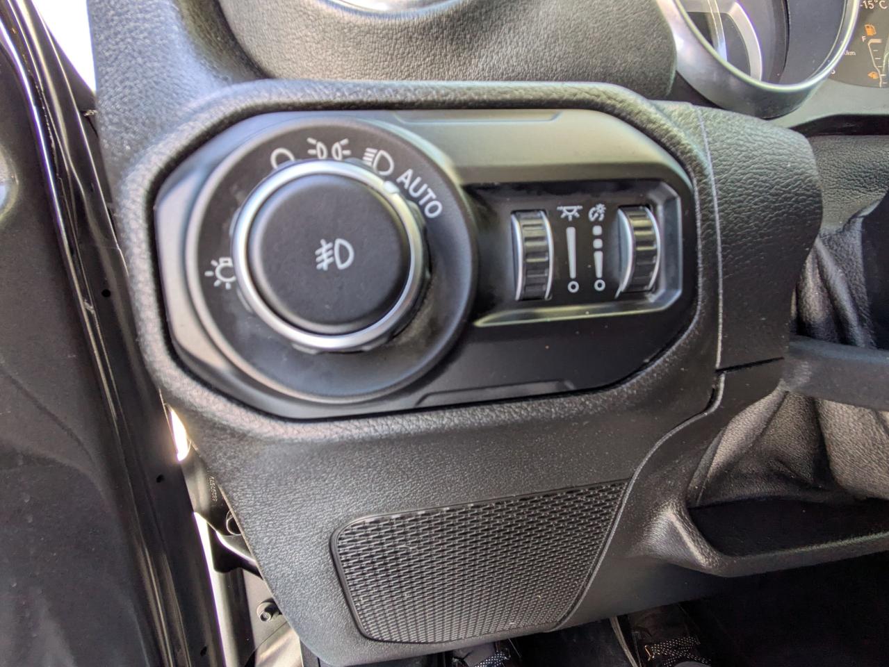 2019 Jeep Wrangler SAHARA 4X4 Photo