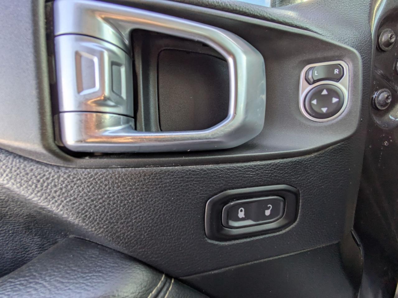 2019 Jeep Wrangler SAHARA 4X4 Photo