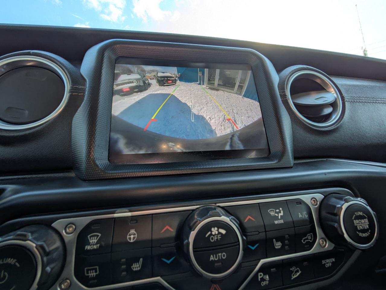 2019 Jeep Wrangler SAHARA 4X4 Photo