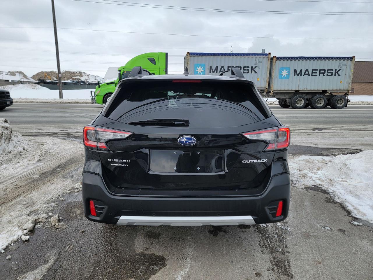 2022 Subaru Outback LIMITED Photo4