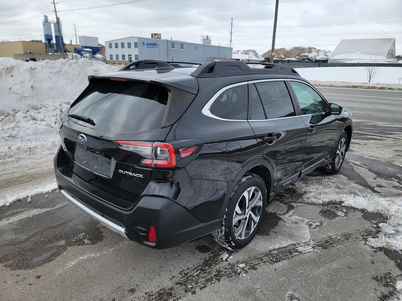 2022 Subaru Outback LIMITED Photo