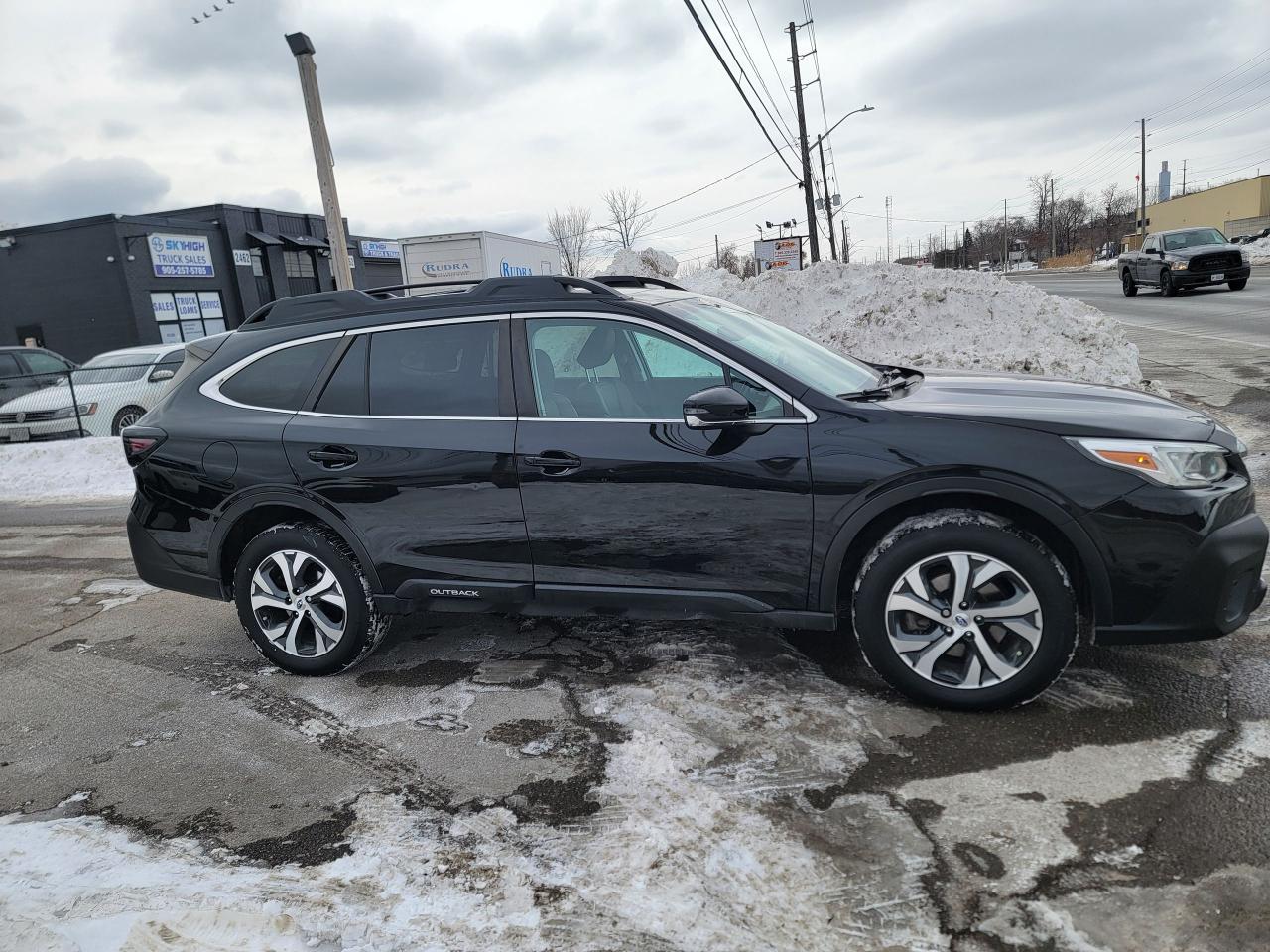 2022 Subaru Outback LIMITED Photo