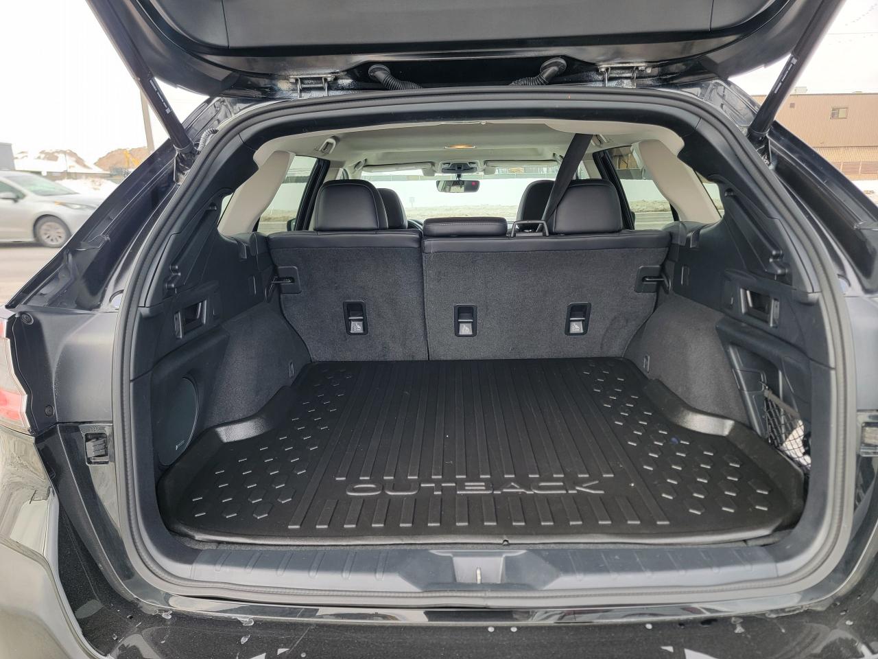 2022 Subaru Outback LIMITED Photo