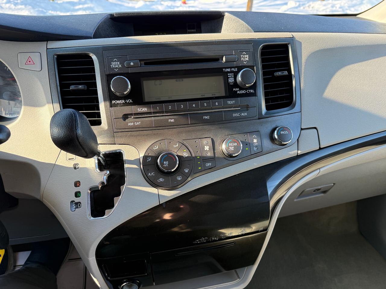 2012 Toyota Sienna 5dr V6 7-Pass FWD..VERY CLEAN..CERTIFIED! Photo