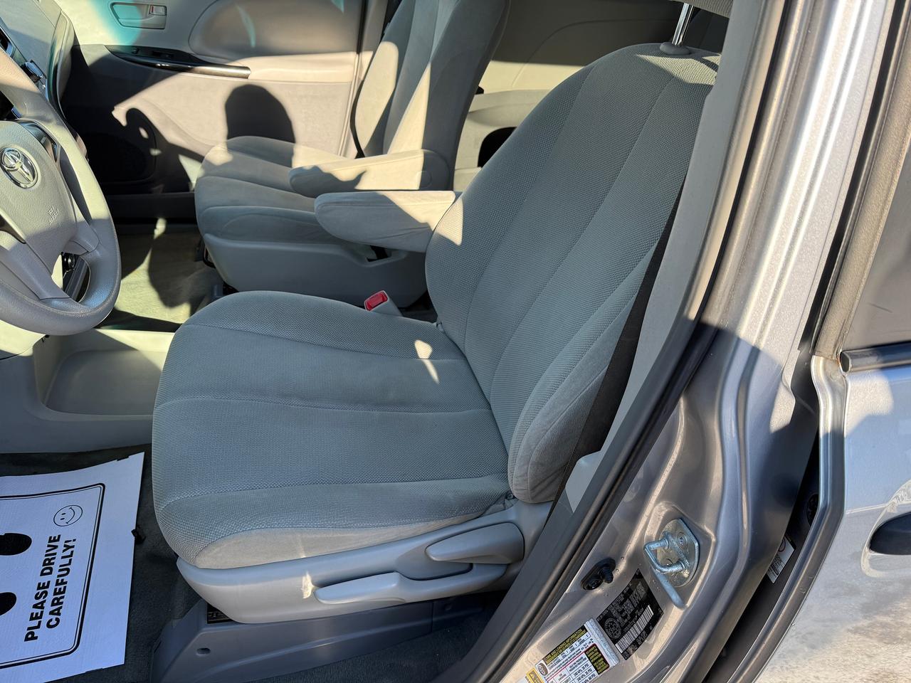 2012 Toyota Sienna 5dr V6 7-Pass FWD..VERY CLEAN..CERTIFIED! Photo