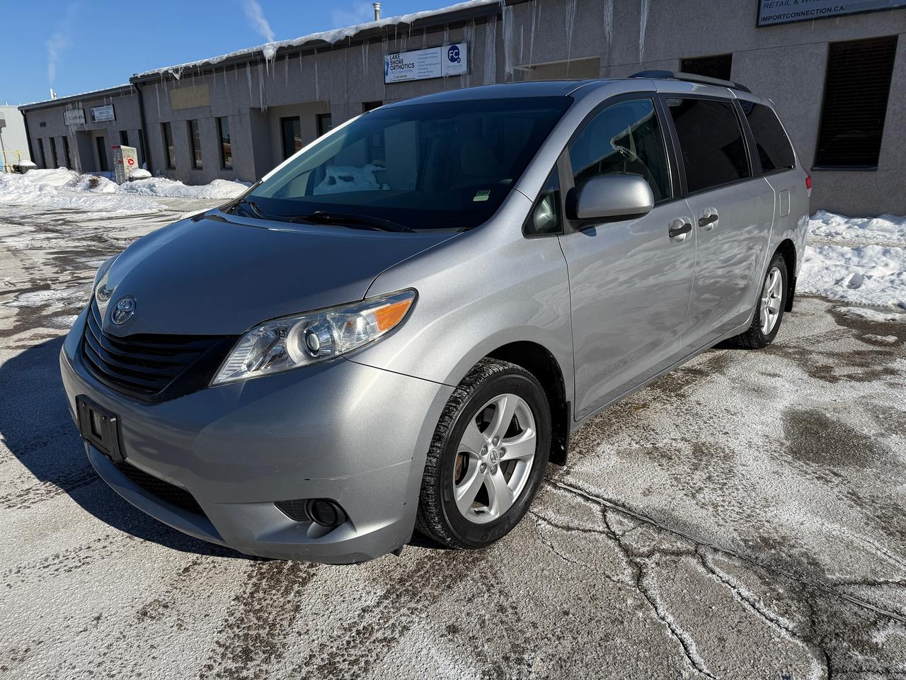 2012 Toyota Sienna 5dr V6 7-Pass FWD..VERY CLEAN..CERTIFIED! Photo