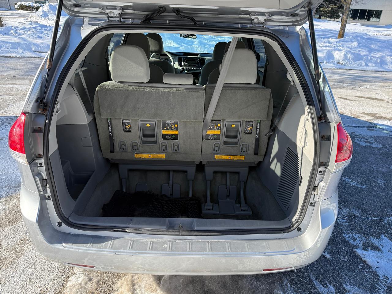 2012 Toyota Sienna 5dr V6 7-Pass FWD..VERY CLEAN..CERTIFIED! Photo